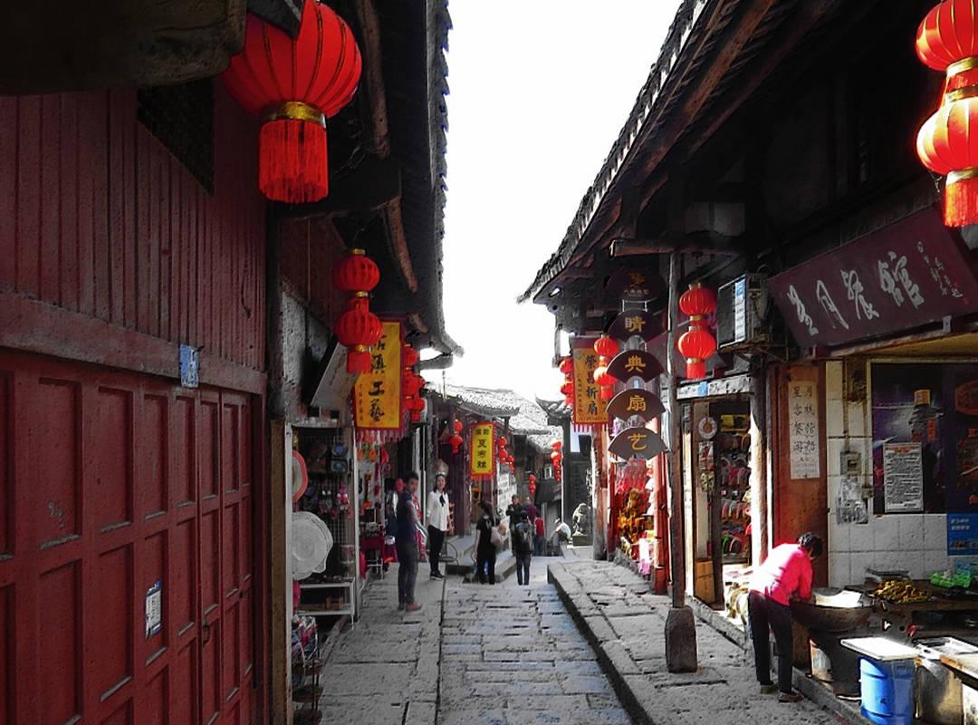 为什么感觉大多数高速公路上没有路灯？是因为成本太高了吗？游戏画面